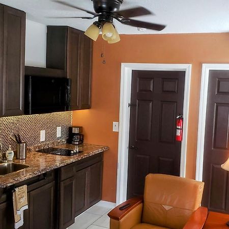Stylish Suite Tampa Minutes To Hard Rock Casino Mango Exterior photo