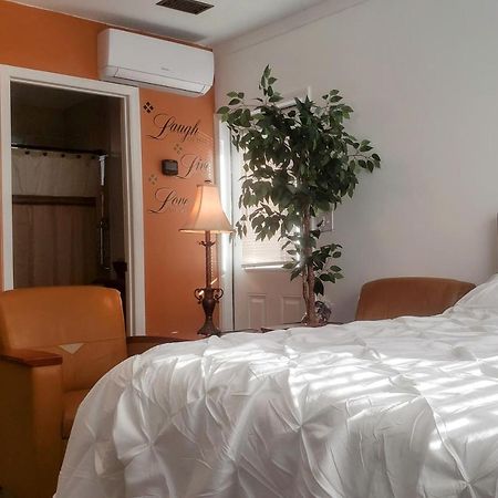 Stylish Suite Tampa Minutes To Hard Rock Casino Mango Exterior photo